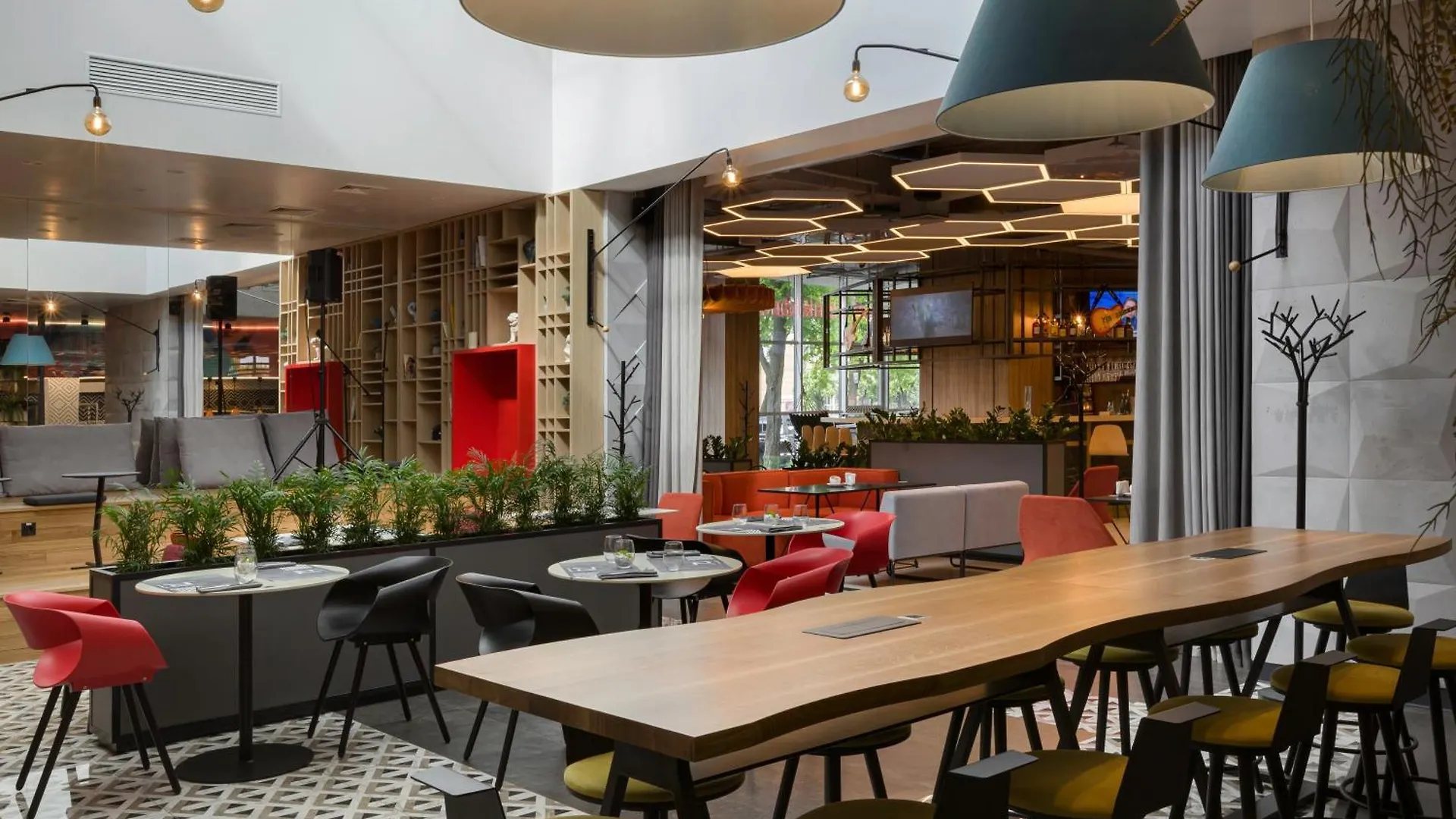 Ibis Kyiv Beresteiska 3*,  Ukraine