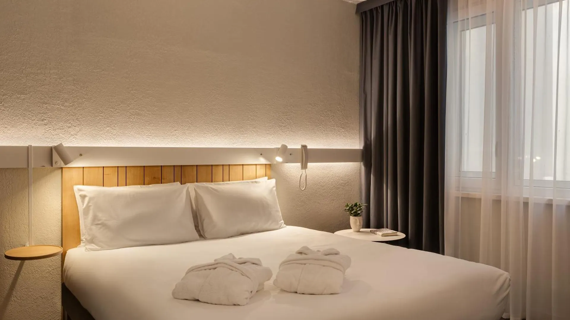 Ibis Kyiv Beresteiska 3*,